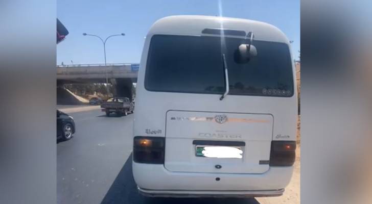 الأمن يضبط سائق باص عمومي ويتخذ الإجراءات القانونية