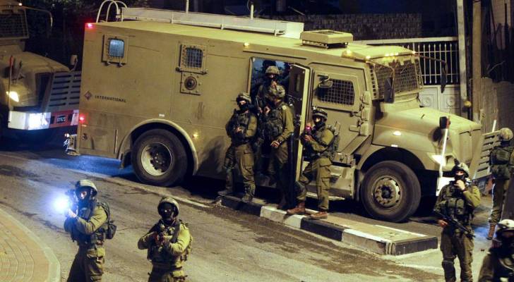 مراسل رؤيا: إصابات باقتحام واسع من قوات الاحتلال لمخيم الأمعري في الضفة الغربية - فيديو