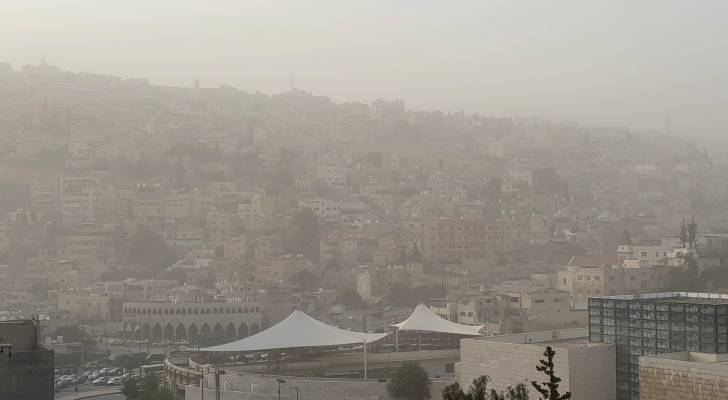 غبار في عمان