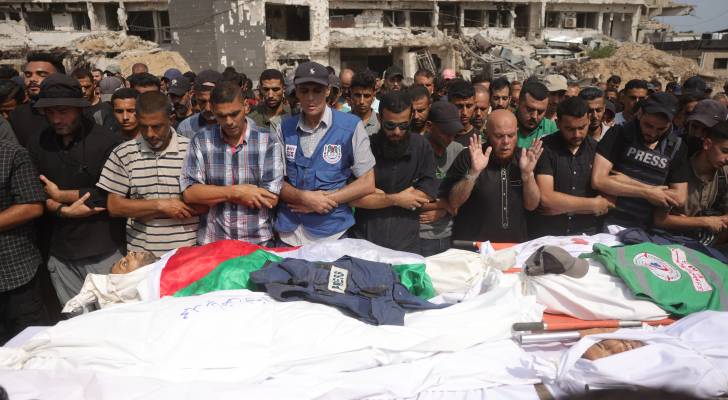 تشييع جثماني المراسلين الصحفيين أنس الشريف ومحمد قريقع في قطاع غزة