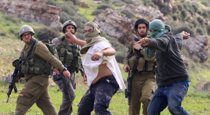 هجوم مستوطنين على منازل فلسطينيين