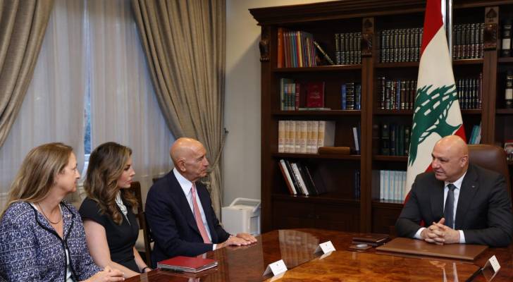 العماد جوزاف عون والمبعوث الأمريكي توم باراك ونائبة المبعوث الأمريكي للشرق الأوسط مورغان أورتاغوس