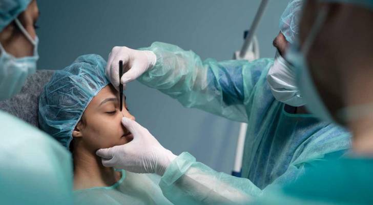 بالفيديو.. خبراء يسلطون الضوء عبر "رؤيا" على قطاع التجميل والترميم في الأردن وسط جدل حول الأداء الرقابي