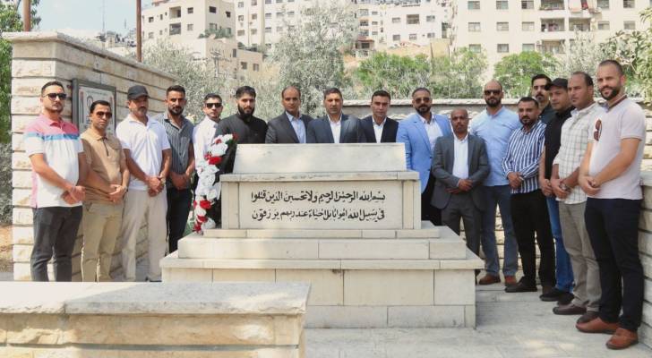 وفد من المستشفى الميداني الأردني نابلس/7 يزور مقبرة شهداء الجيش العربي
