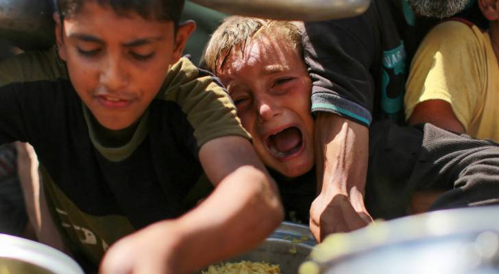 غزة تحت النار: 71 شهيداً في 24 ساعة.. والمجاعة تواصل حصد أرواح الأطفال