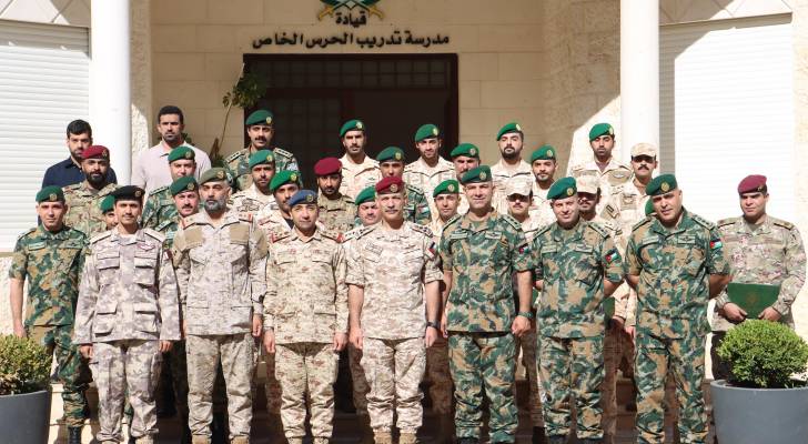 تخريج دورة في مدرسة تدريب الحرس الملكي الخاص