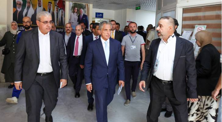 استجابة للاحتياجات.. حسان يوجه بإنشاء مبنى عيادات جديد وتوسعة قسم الكلى في مستشفى اليرموك