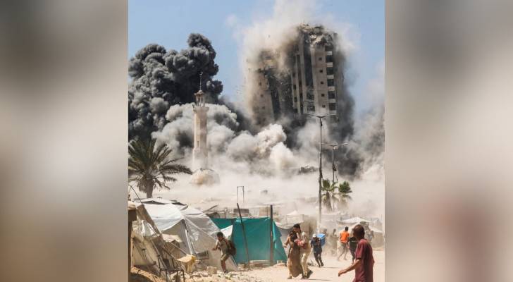 الاحتلال يستهدف برج المشتهى في مدينة غزة