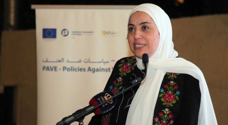 وزيرة التنمية الاجتماعية وفاء بني مصطفى
