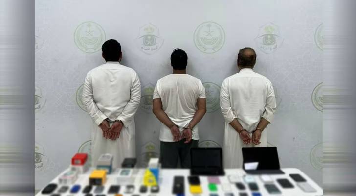 القبض على 3 وافدين