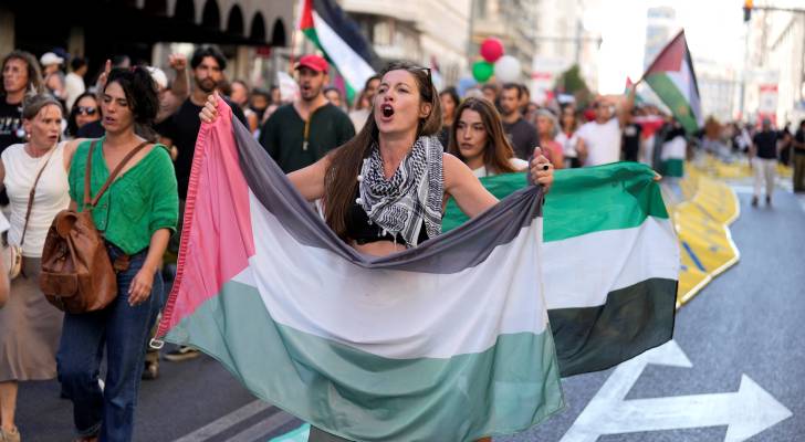 وقفة في اسبانيا تندد بالعدوان على غزة