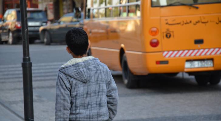 "مناطق الموت الصامتة".. كيف تتحول باصات المدارس في الأردن إلى مصائد لأطفالنا؟
