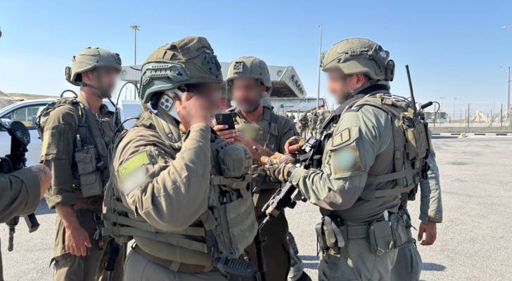 جيش الاحتلال يزعم في روايته: منفذ عملية معبر اللنبي استخدم شاحنة مساعدات ويفرض حصاراً على أريحا
