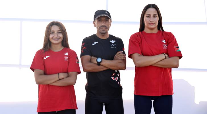 اللاعبتين: سارة الفرارجة وماريا حدادين ومدرب المنتخب عبدالعزيز الشعيبي