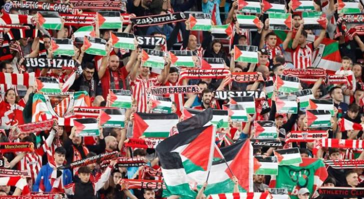 جماهير بلباو ترفع العلم الفلسطيني