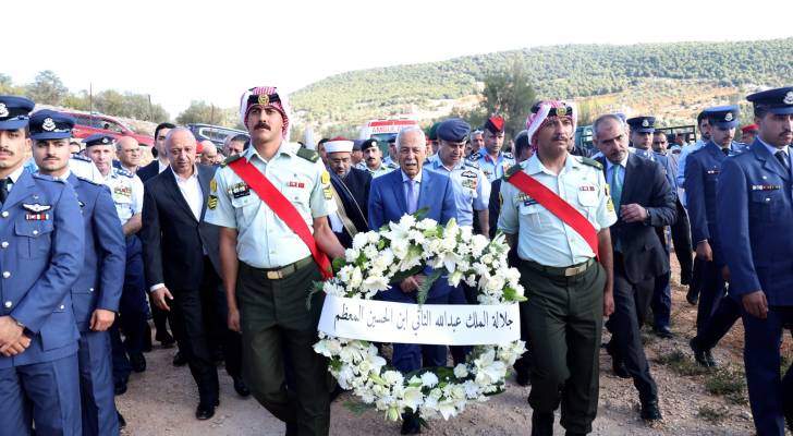 مندوبا عن الملك وولي العهد… العيسوي يشارك في تشييع جثمان قائد سلاح الجو الأسبق اللواء القضاة