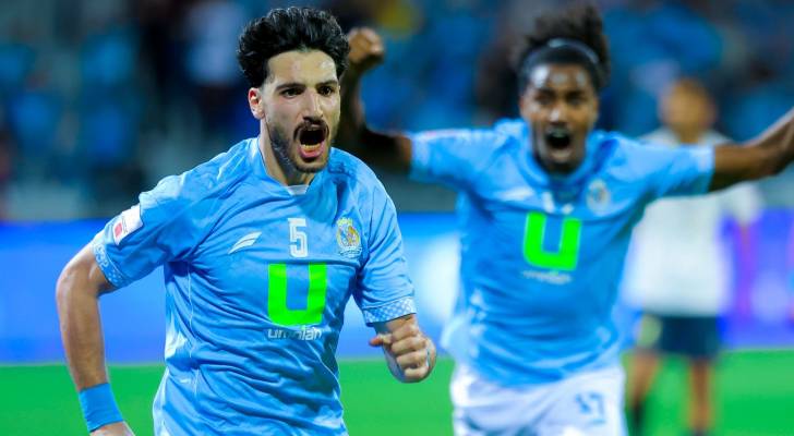 لاعب الفيصلي هادي الحوراني يحتفل بهدف سابق