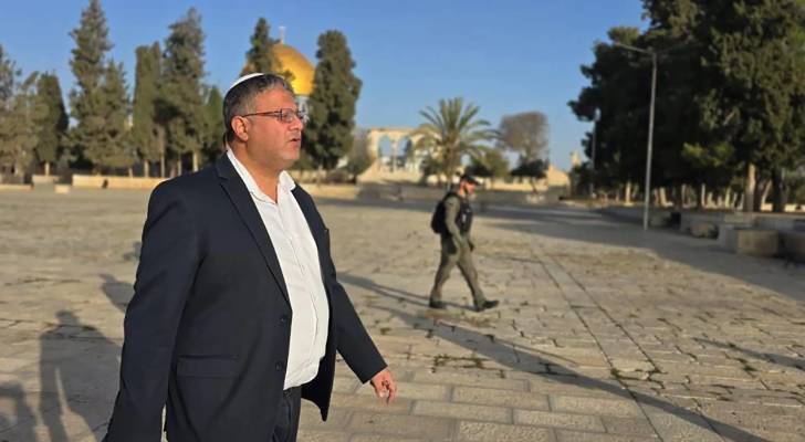 بن غفير يقتحم ساحات المسجد الأقصى المبارك