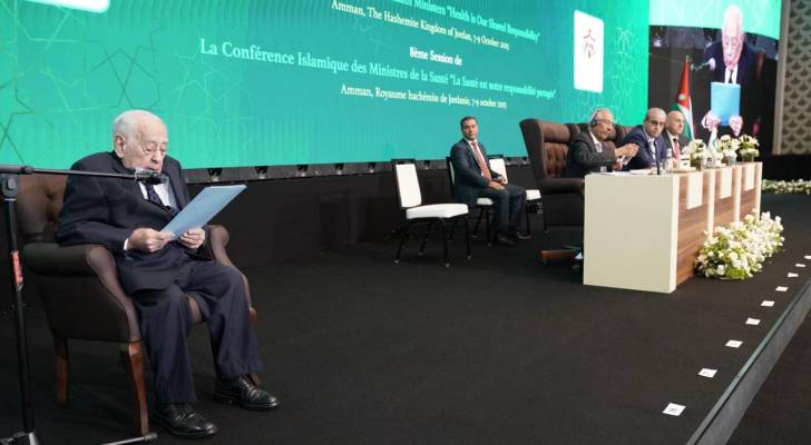 الدكتور داود حنانيا اثنتاء القائه الكلمة