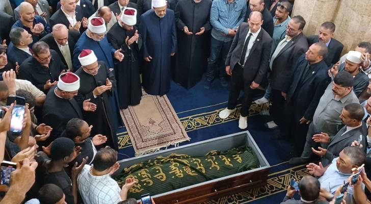 تشييع جنازة العالم أحمد عمر هاشم بحضور شيخ الأزهر ووزير الأوقاف المصري