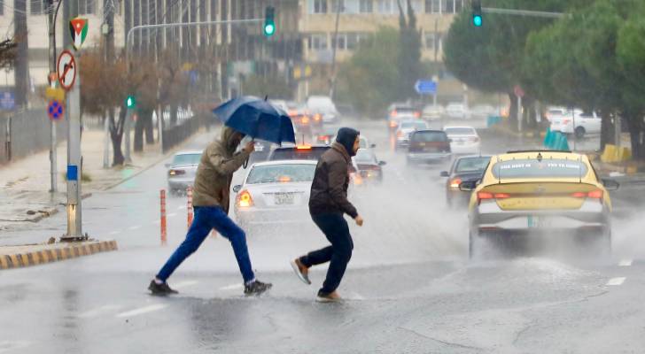 طقس العرب: فرص هطول زخات مطرية الخميس في هذه المناطق بالأردن