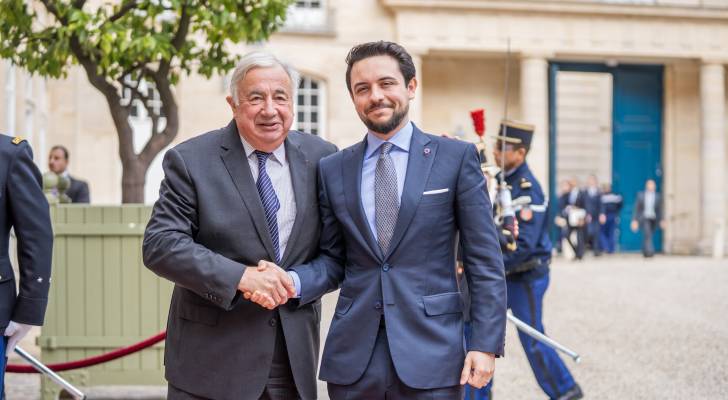 ولي العهد يلتقي رئيس مجلس الشيوخ الفرنسي في باريس