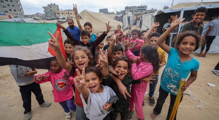 فرحة اطفال غزة بوقف اطلاق النار