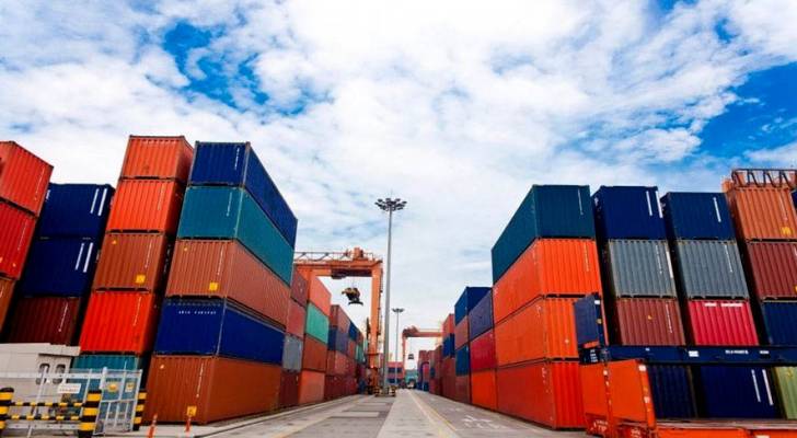 بضائع داخل حاويات للتصدير في ميناء العقبة