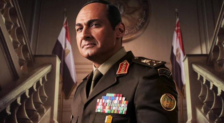 الفنان ياسر جلال اثناء تأدية دور الرئيس المصري عبدالفتاح السيسي في مسلسل الاختيار