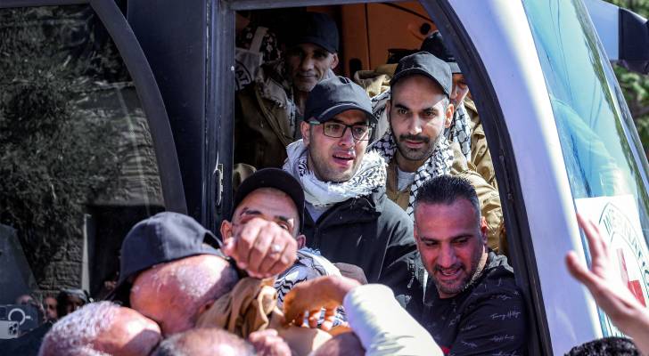 وصول عدد من الاسرى الفلسطينيين الى الضفة الغربية