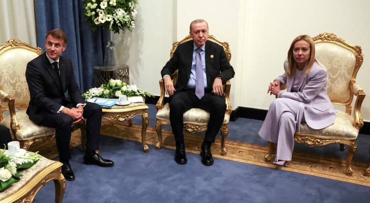 الرئيس التركي، رجب طيب أردوغان، ورئيسة الوزراء الإيطالية، جورجيا ميلوني والرئيس الفرنسي ايمانويل ماكرون