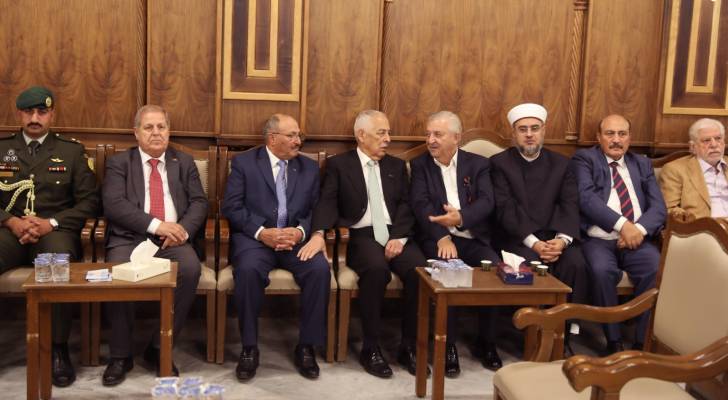 رئيس الديوان الملكي الهاشمي يقدم واجب العزاء إلى آل الخضري