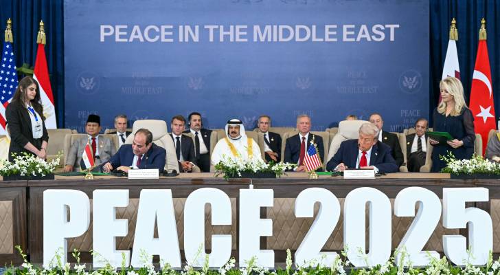 زعماء دول يوقعون وثائق خلال قمة حول غزة في شرم الشيخ