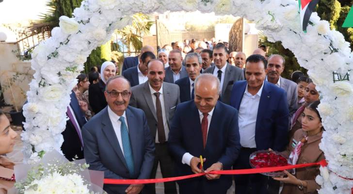 وزير التربية يفتتح نادي معلمي مادبا الجديد