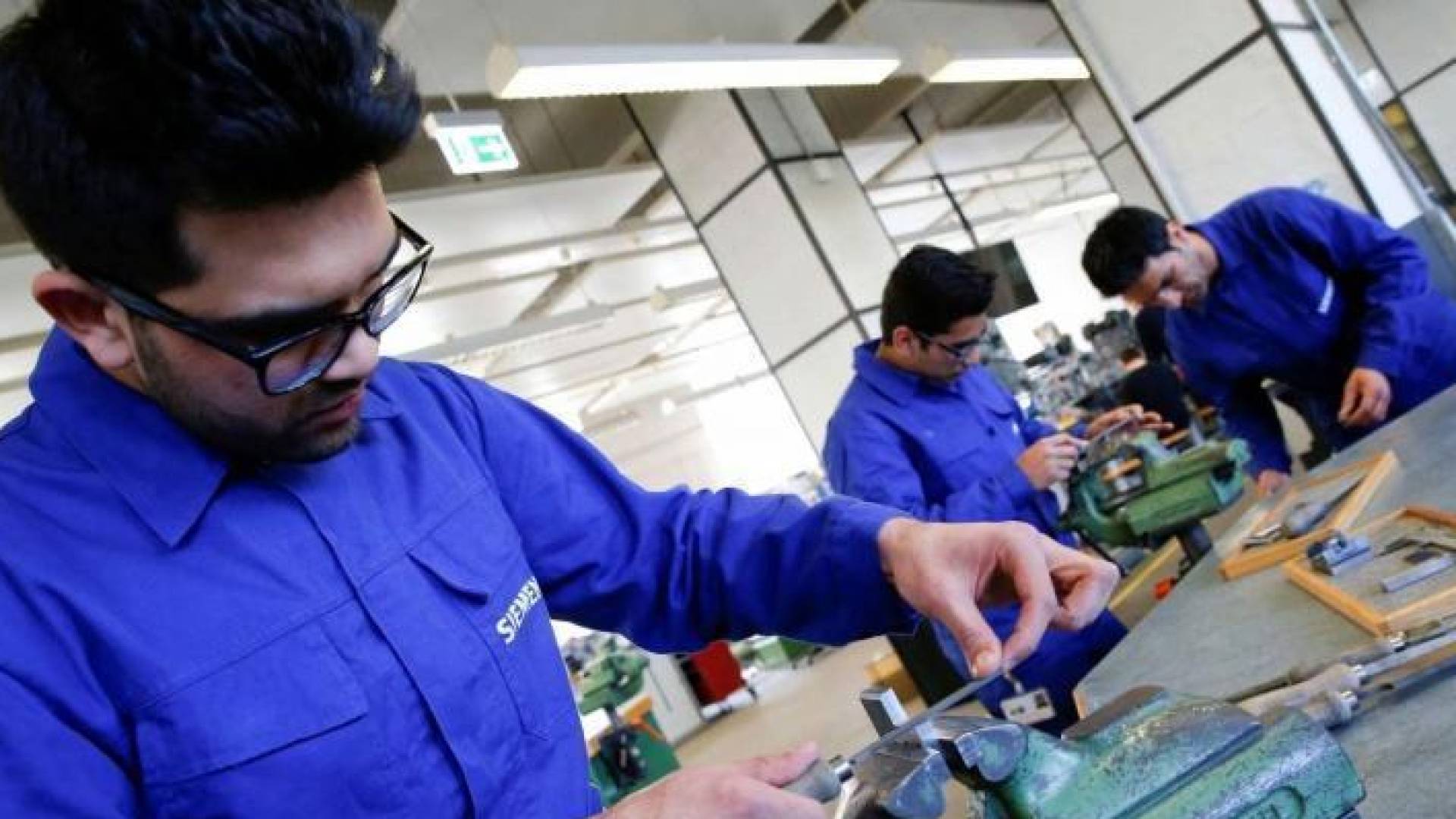 رؤيا الإخباري | لمواجهة البطالة.. "التربية النيابية" توصي بتوسيع مسار BTEC  وربطه باحتياجات سوق العمل