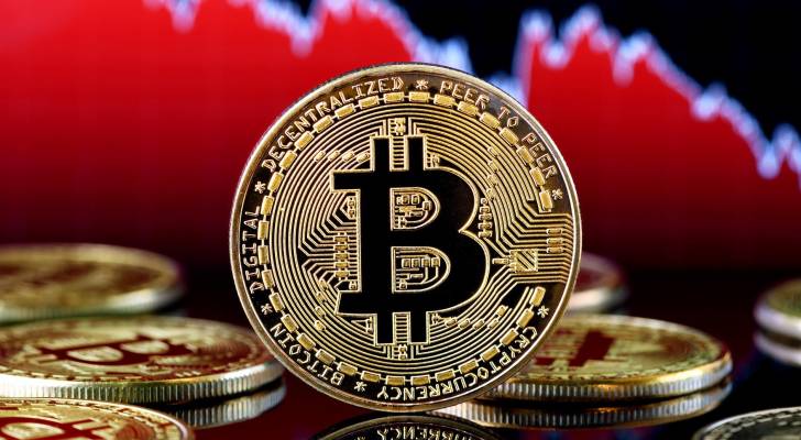"بيتكوين" تفتتح تداولات الخميس على تراجع وتفقد نحو 500 دولار من قيمتها