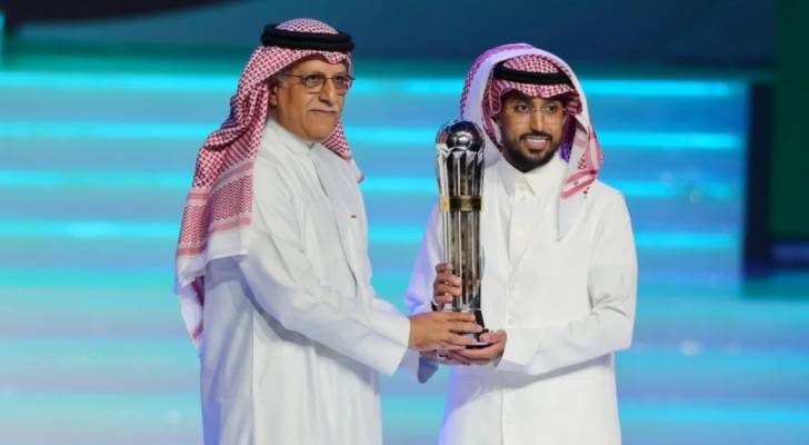 السعودي سالم الدوسري يفوز بجائزة أفضل لاعب في قارة آسيا لعام 2025