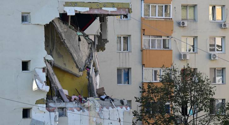 السلطات الرومانية: قتلى وإصابات بانفجار يهز مبنى سكنيًا في بوخارست.. تفاصيل