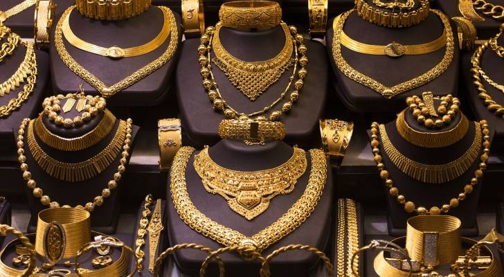 اقتصاديون: أونصة الذهب في طريقها إلى 5000 دولار عالميًا.. وهذه أبرز الأسباب