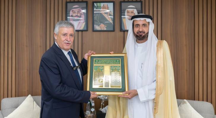 وزير النقل نضال القطامين مع وزير الحج والعمرة السعودي توفيق بن فوزان الربيعة