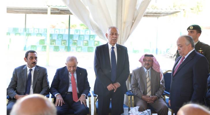رئيس الديوان الملكي الهاشمي يوسف حسن العيسوي يقدم واجب العزاء إلى عشيرة الحوارات