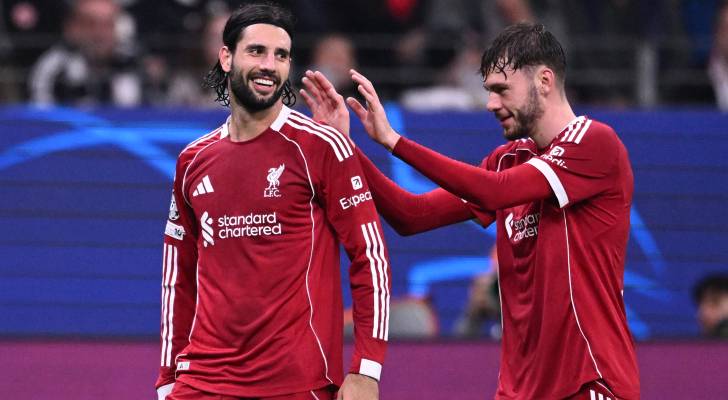 لاعبو ليفربول يحتفلون بهدف