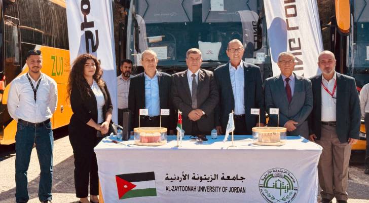 مراسم تسليم الحافلات لجامعة الزيتونة الأردنية