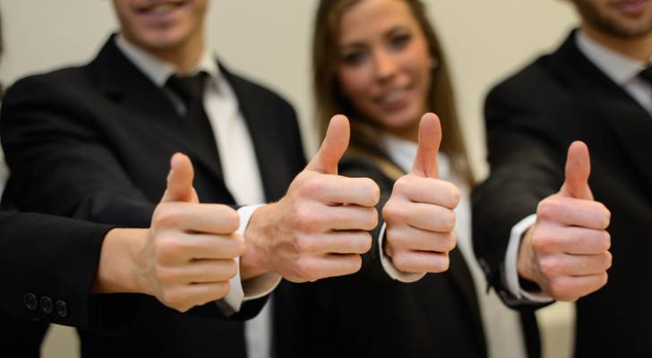 الولاء الوظيفي: نعمة الاستقرار أم نقمة الاستغلال؟ ميزان دقيق في سوق العمل الحديث