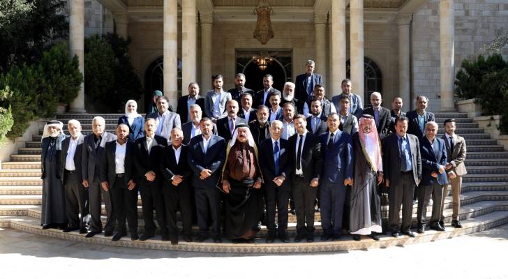 العيسوي خلال لقائه وفدا من أبناء عشيرة العنيزات