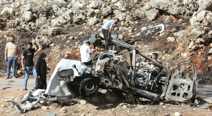 سيارة مدميرة اثر استهدافها بغارة للاحتلال على جنوب لبنان.. ارشيفية
