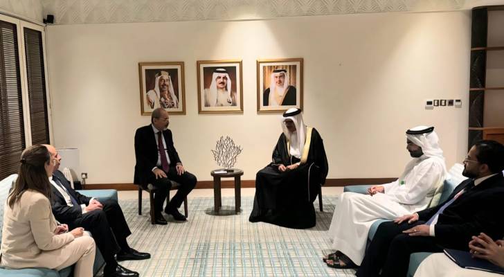وزير الخارجية أيمن الصفدي يلتقي وزير الخارجية البحريني والمبعوث الأممي إلى اليمن هانس غروندبرغ على هامش حوار المنامة 2025