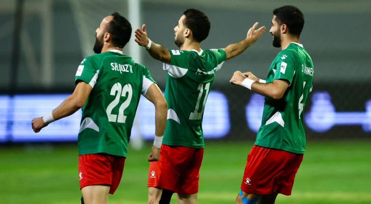 لاعب الوحدات مهند سمرين يحتفل بهدفه