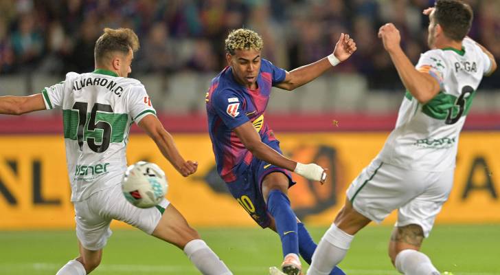 برشلونة يستعيد توازنه بثلاثية في مرمى إلتشي بالدوري الإسباني