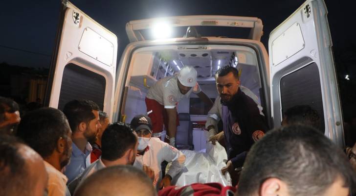 الهلال الأحمر: الاحتلال يمنع إسعاف شاب استشهد برصاص مستوطن في الخليل (فيديو)